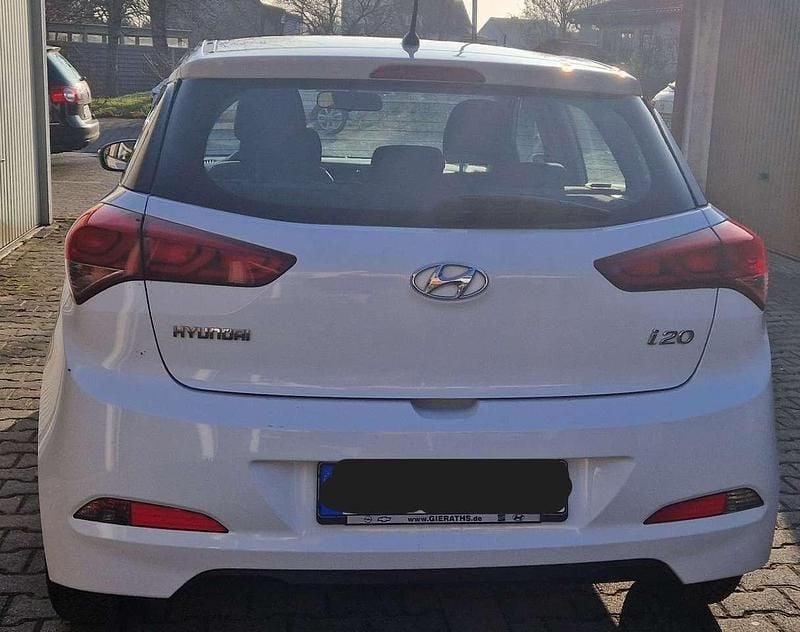 Gebraucht Hyundai i20 Classic 84 PS (61 kW) 2016 Weiß Limousine