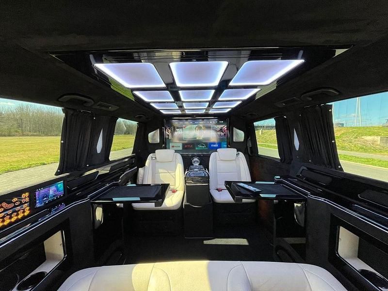 Schwarz Gebraucht 2023 Mercedes V220 Business Van / Kleinbus | 73.998 € (Etwas zu teuer) - Bild 1/4