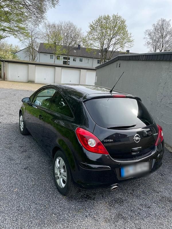 Second-hand Opel Corsa 83 CP (61 kW) 2011 Negru Hatchback