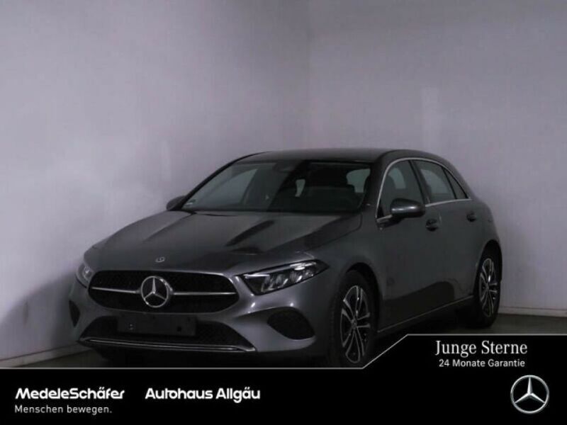 Lack mountaingrau (metallic) Gebraucht 2024 Mercedes A180 Limousine | 32.369 € (Etwas zu teuer) - Bild 1/4