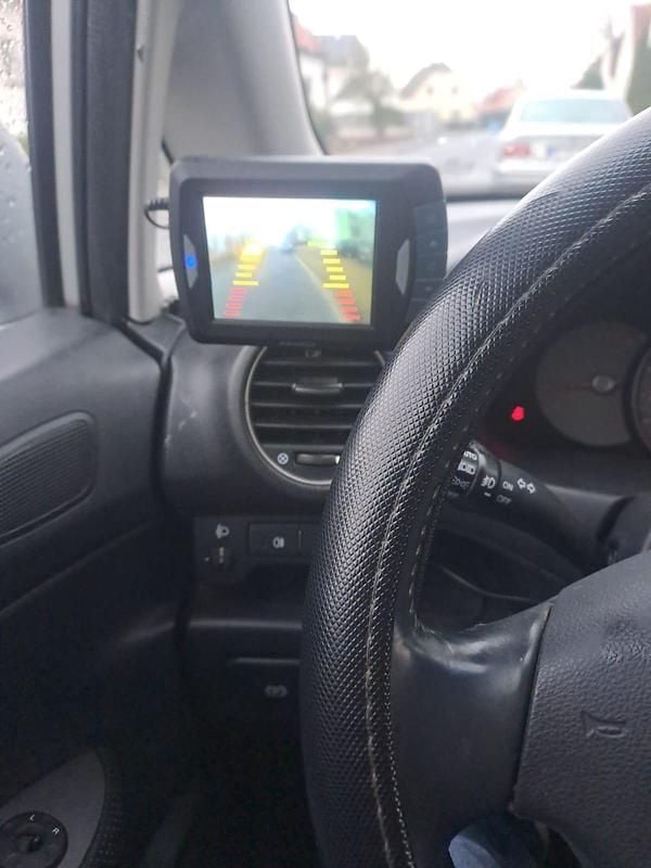 Gebraucht Kia Carens 140 PS (102 kW) 2007 Silber Van / Kleinbus