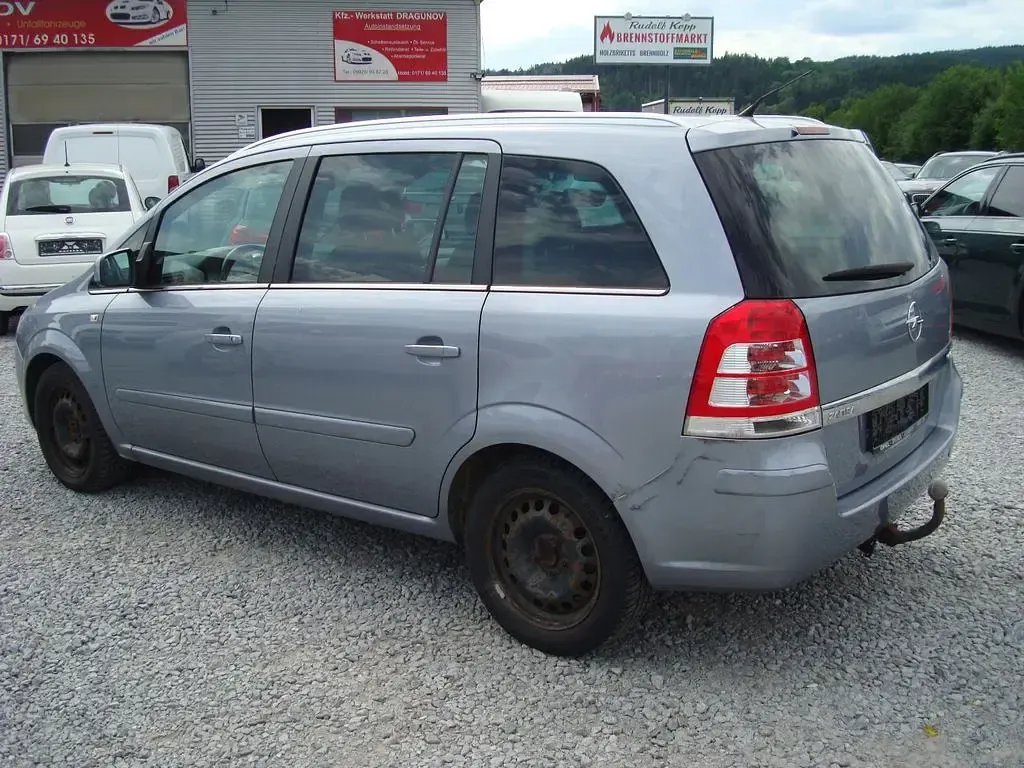 Gebraucht Opel Zafira Design Edition 125 PS (91 kW) 2011 Silber Van / Kleinbus
