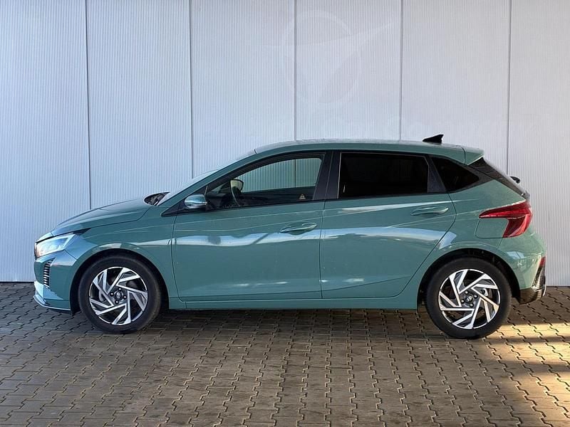 Gebraucht Hyundai i20 Comfort 101 PS (74 kW) 2025 Mangrove green Kleinwagen