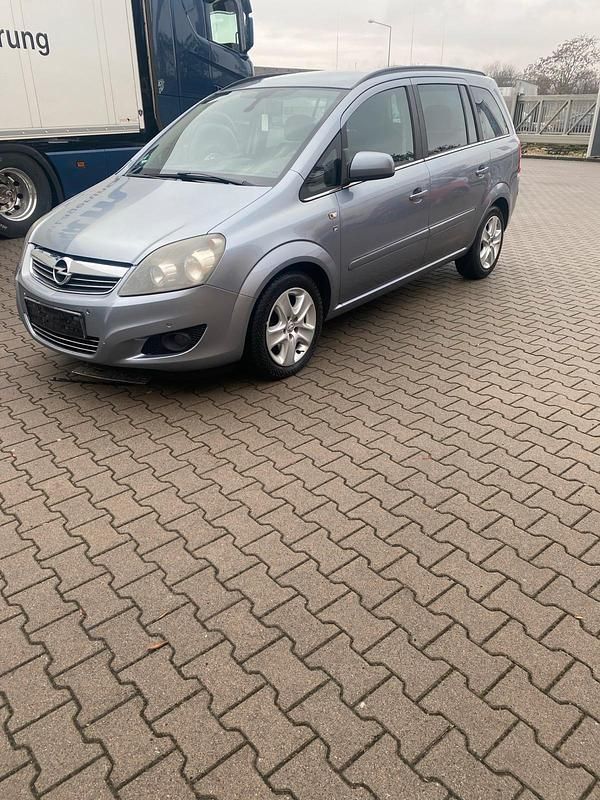 Grau Gebraucht 2010 Opel Zafira Van / Kleinbus | 1.750 € (Superpreis) - Bild 1/4