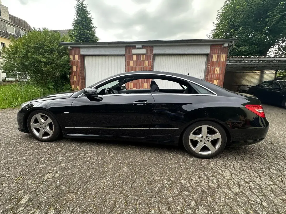 Gebraucht Mercedes E250 204 PS (150 kW) 2012 Schwarz Coupé