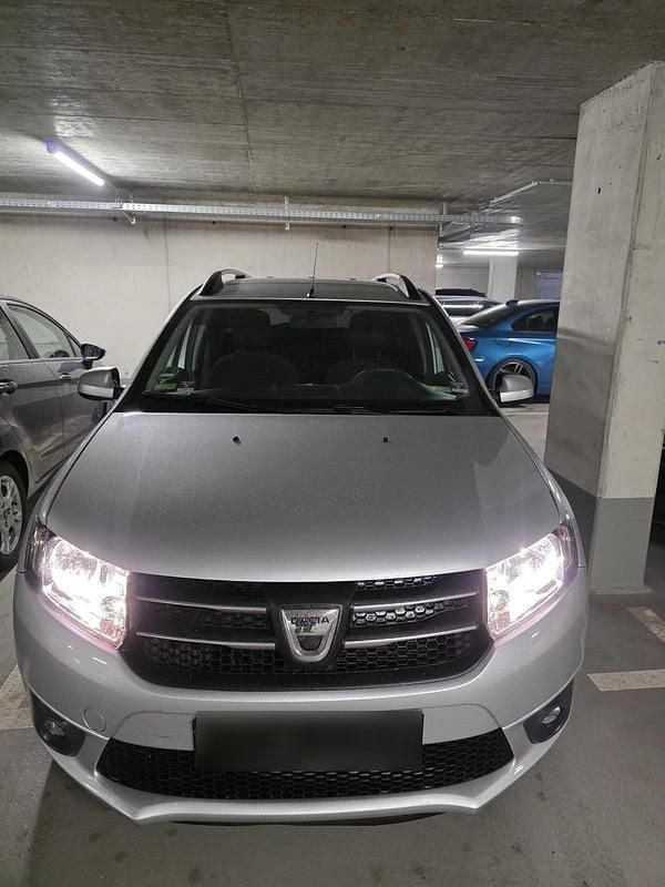 Gebraucht Dacia Logan 90 PS (66 kW) 2016 Silber Kombi