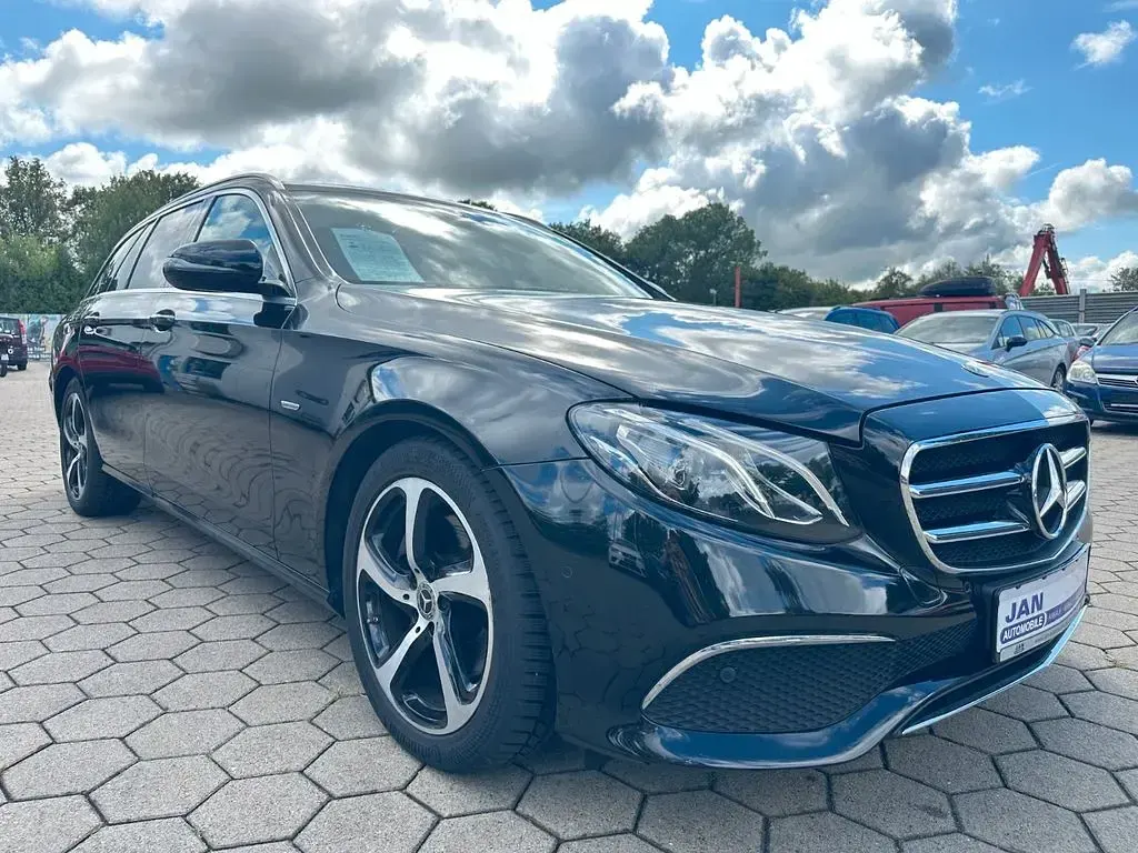 Używany Mercedes E300 245 KM (180 kW) 2020 Czarny Kombi