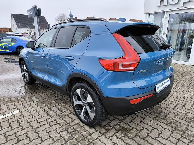 Gebraucht Volvo XC40 Plus 163 PS (119 kW) 2022 Fjord blue / metallic SUV