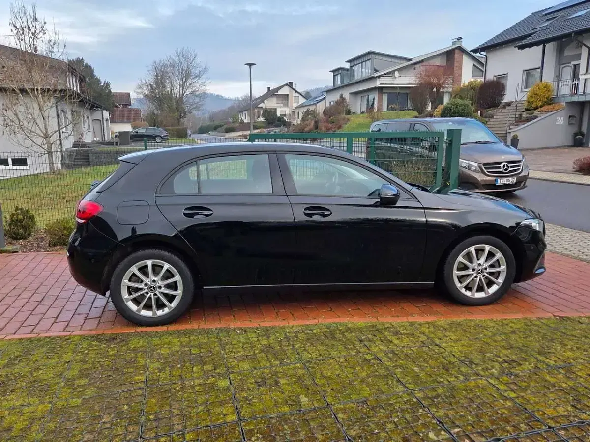 Gebraucht Mercedes A250 160 PS (117 kW) 2021 Schwarz Limousine