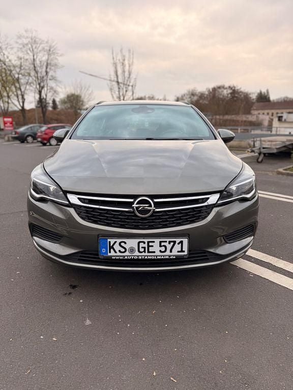 Gebraucht Opel Astra Edition 110 PS (80 kW) 2017 Grau Kombi
