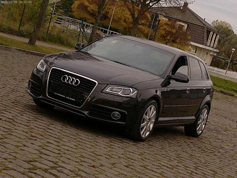 Second-hand Audi A3 S-Line 105 CP (77 kW) 2012 Maro Hatchback