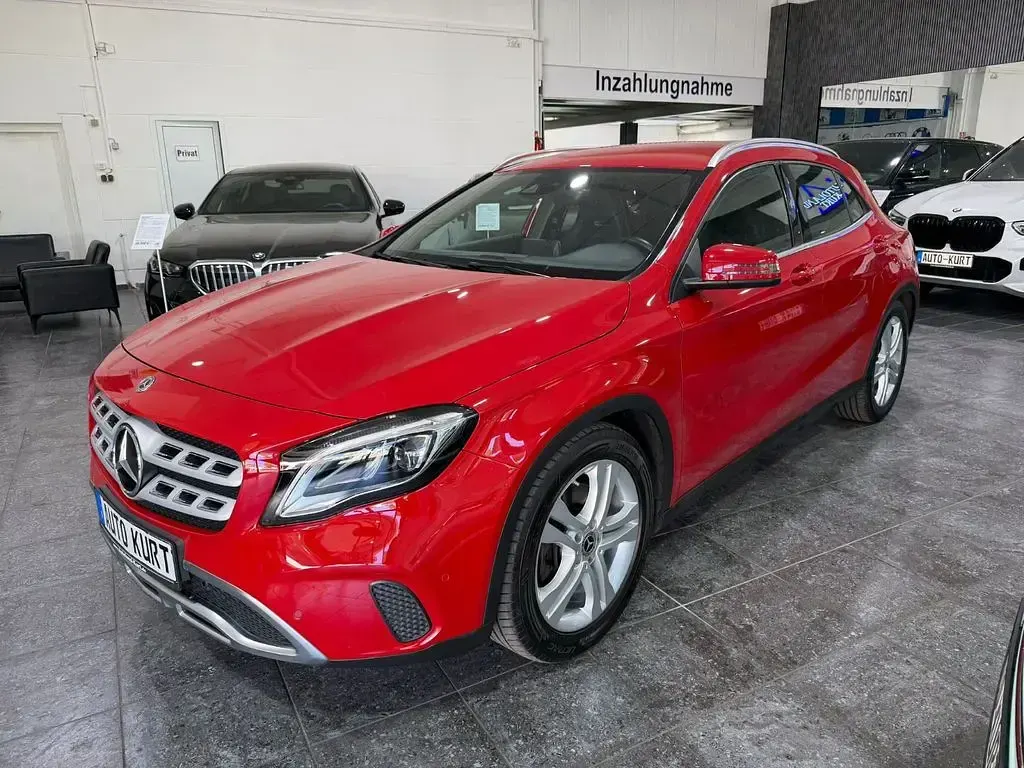 Gebraucht Mercedes GLA220 Urban 184 PS (135 kW) 2018 Rot SUV