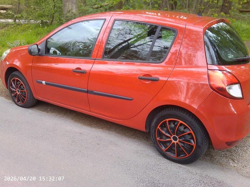 Second-hand Renault Clio IV Expression 75 CP (55 kW) 2012 Roșu Hatchback