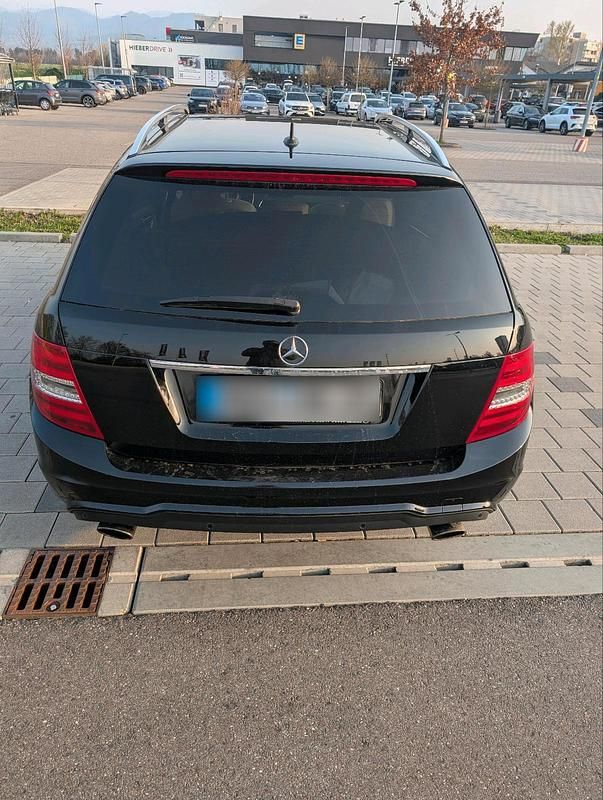 Gebraucht Mercedes C300 240 PS (176 kW) 2014 Schwarz Kombi
