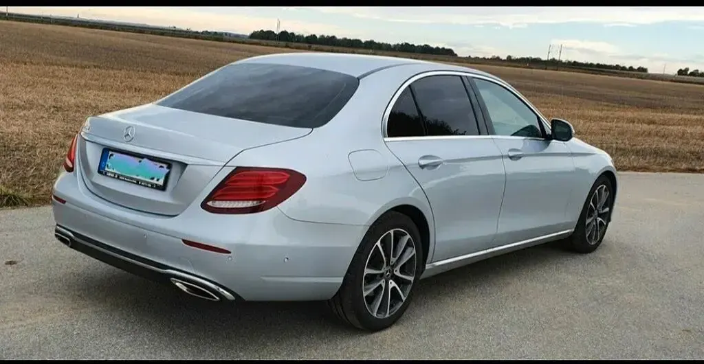 Usata Mercedes E250 211 CV (155 kW) 2018 Argento Berlina