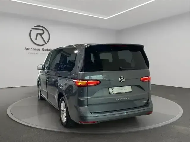 Gebraucht VW Multivan Life 150 PS (110 kW) 2022 Grau Van / Kleinbus