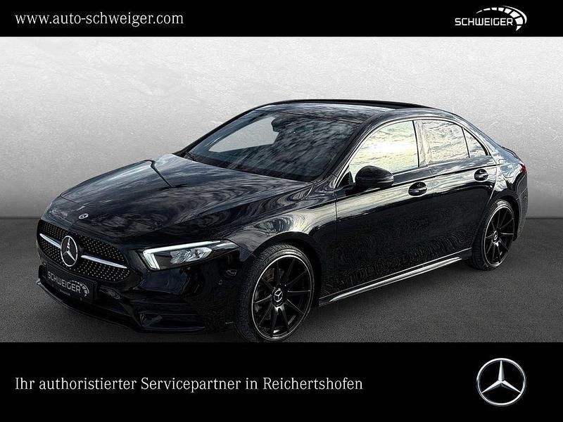 Schwarz Gebraucht 2020 Mercedes A250 AMG line Limousine | 29.900 € (Fairer Preis) - Bild 1/4