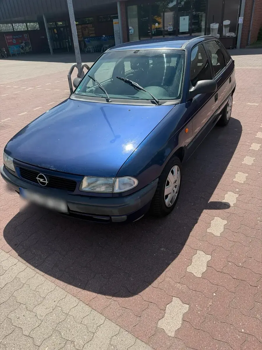 Gebraucht Opel Astra 75 PS (55 kW) 1997 Blau Limousine