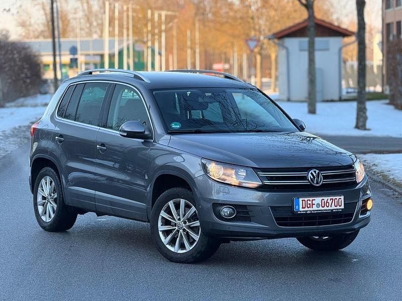 Grau Gebraucht 2017 VW Tiguan Sportline SUV | 6.890 € (Fairer Preis) - Bild 1/4