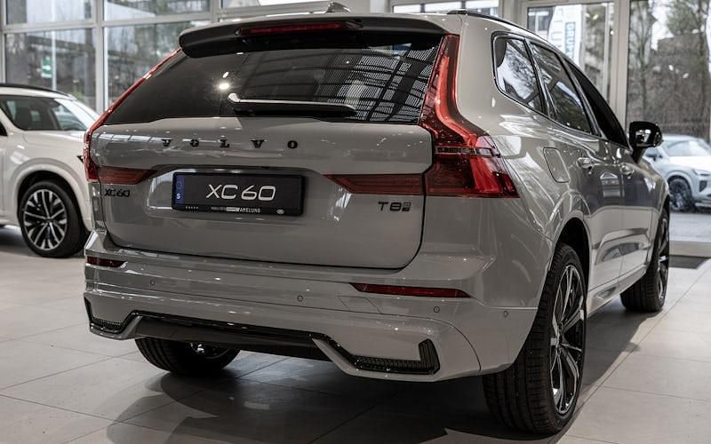 Neu Volvo XC60 Plus 455 PS (334 kW) 2026 Grau SUV