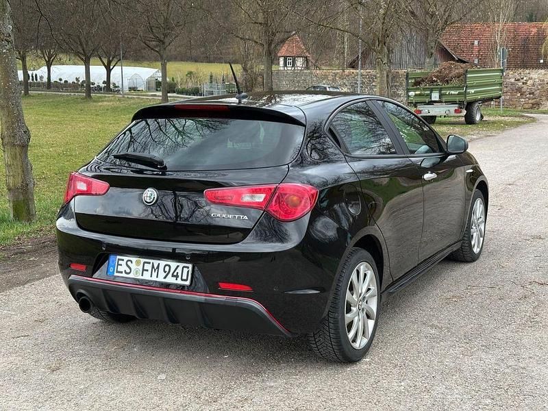 Gebraucht Alfa Romeo Giulietta 150 PS (110 kW) 2017 Schwarz Kleinwagen