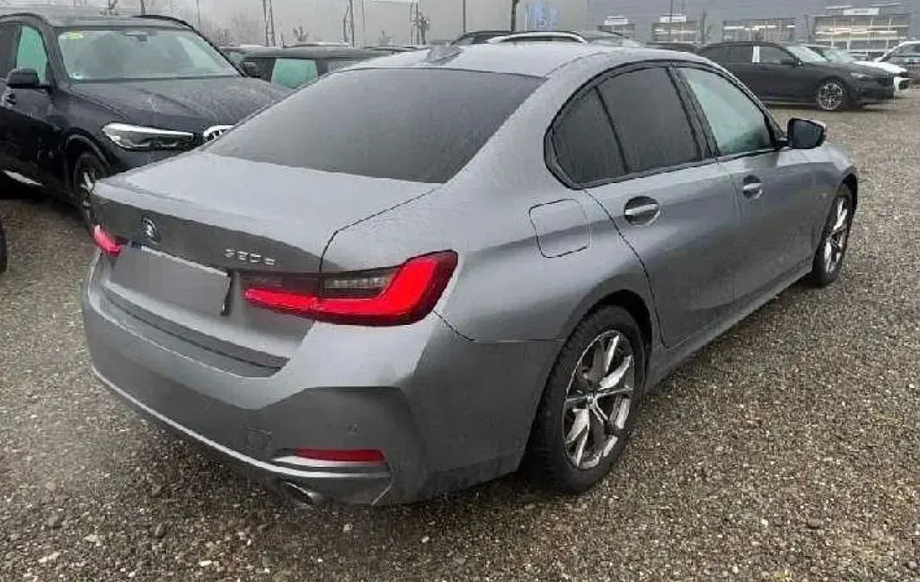 Gebraucht BMW 330e Sport Line 184 PS (135 kW) 2023 Grau Limousine