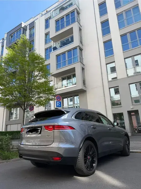 Gebraucht Jaguar F-Pace Pure 179 PS (131 kW) 2019 Grau SUV