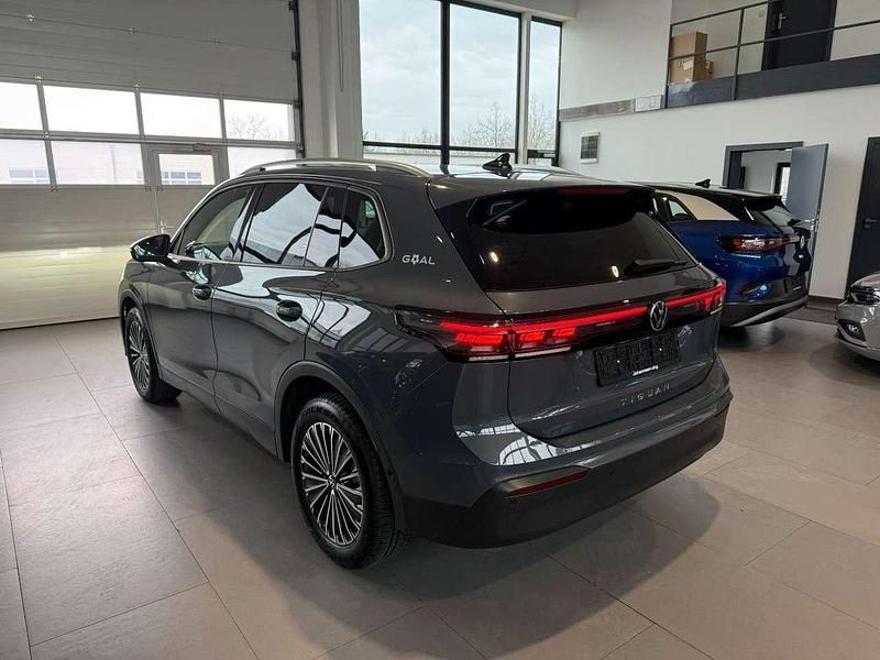 Gebraucht VW Tiguan 150 PS (110 kW) 2025 Grau SUV
