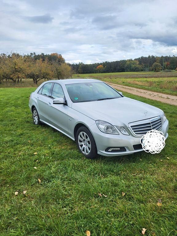 Gebraucht Mercedes E200 Avantgarde 184 PS (135 kW) 2010 Silber Limousine