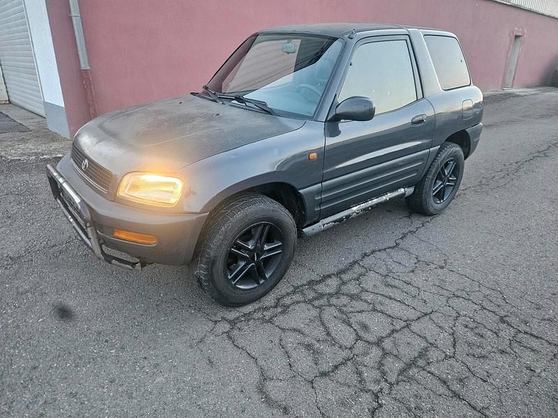 Grau Gebraucht 1997 Toyota RAV4 SUV | 3.349 € (Etwas zu teuer) - Bild 1/4