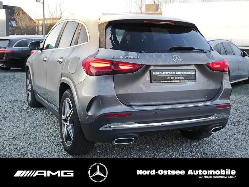 Gebraucht Mercedes GLA200 AMG 150 PS (110 kW) 2025 Metalliclack mountaingrau SUV