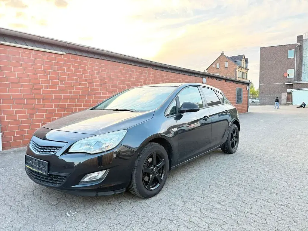 Brugt Opel Astra Design Edition 87 HK (63 kW) 2012 Sort Sedan