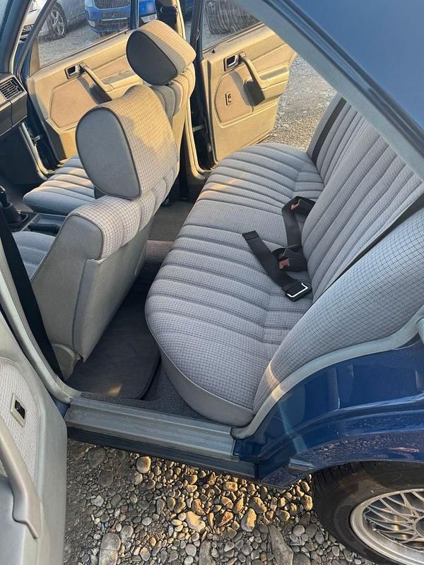 Gebraucht Mercedes 190 160 PS (117 kW) 1987 Blau Limousine