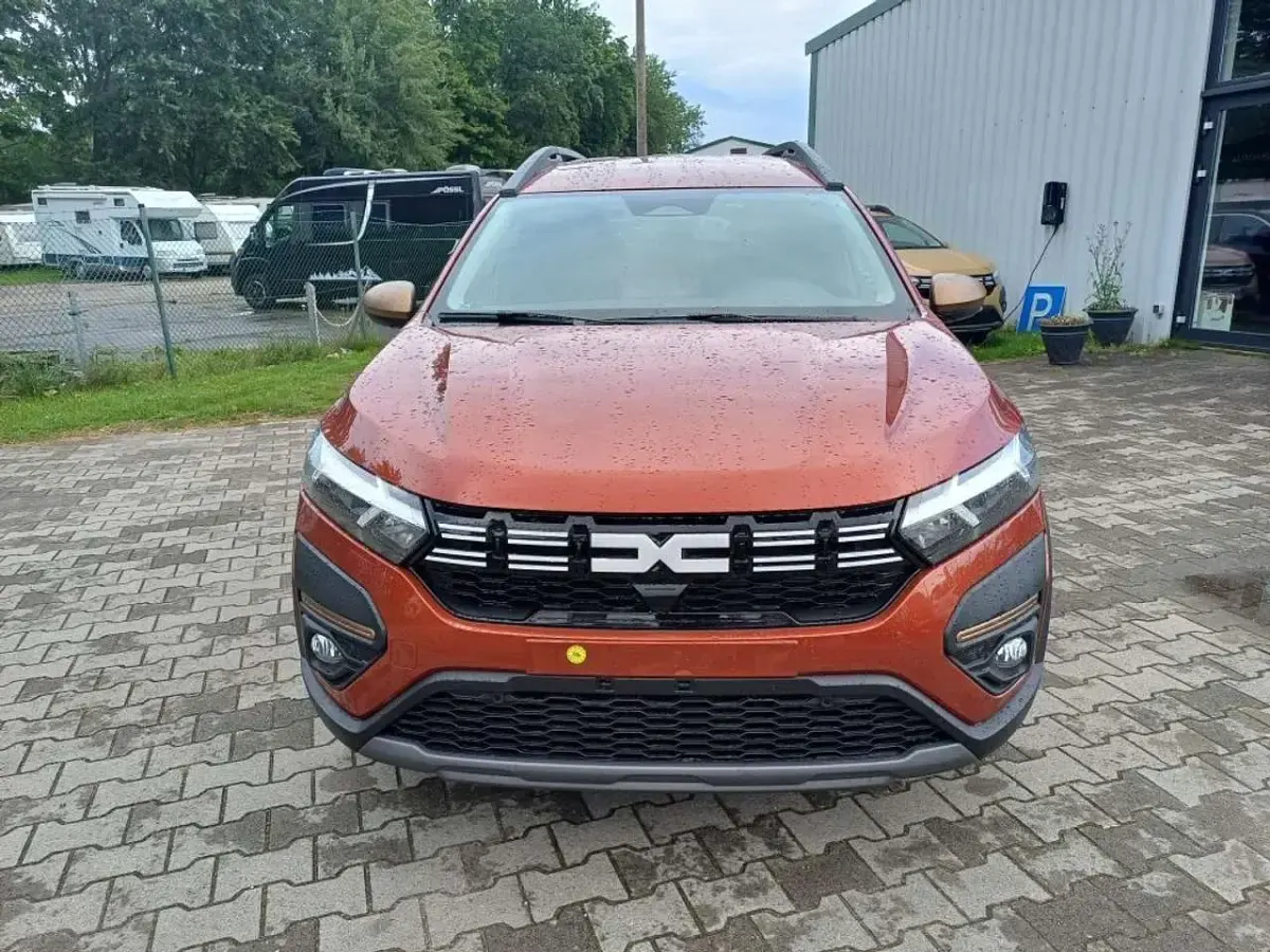 Neu Dacia Jogger Extreme 91 PS (66 kW) 2026 Terracottabraun metallic Van / Kleinbus