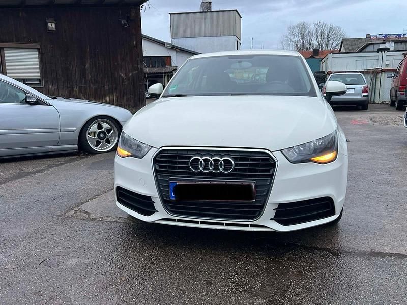 Gebraucht Audi A1 86 PS (63 kW) 2011 Weiß Kleinwagen