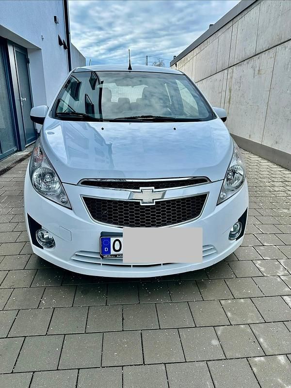 Weiß Gebraucht 2011 Chevrolet Spark LS Kleinwagen | 1.820 € (Fairer Preis) - Bild 1/4