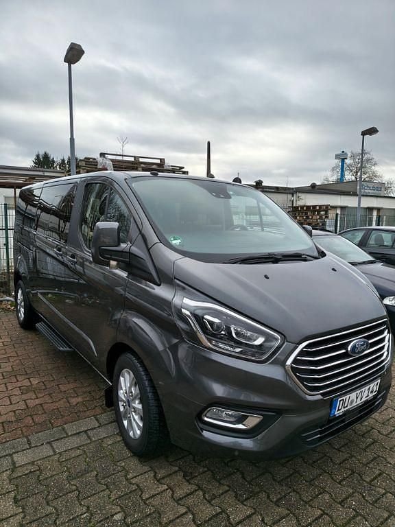 Grau Gebraucht 2019 Ford Tourneo Van / Kleinbus | 24.999 € (Guter Preis) - Bild 1/4