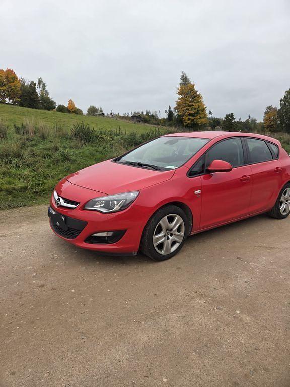 Rot Gebraucht 2014 Opel Astra Limousine | 4.666 € (Guter Preis) - Bild 1/4