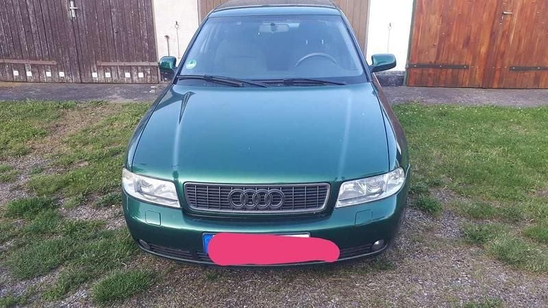 Grün Gebraucht 1999 Audi A4 Limousine | 1.399 € (Guter Preis) - Bild 1/4