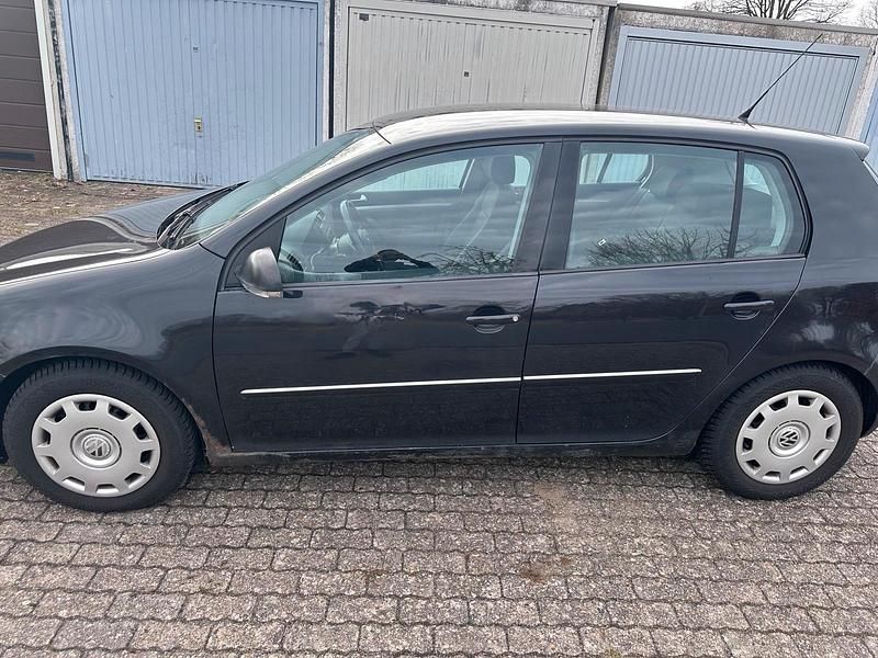 Gebraucht VW Golf V 101 PS (74 kW) 2004 Schwarz Kleinwagen