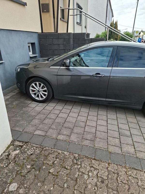 Gebraucht Ford Focus 150 PS (110 kW) 2015 Grau Limousine