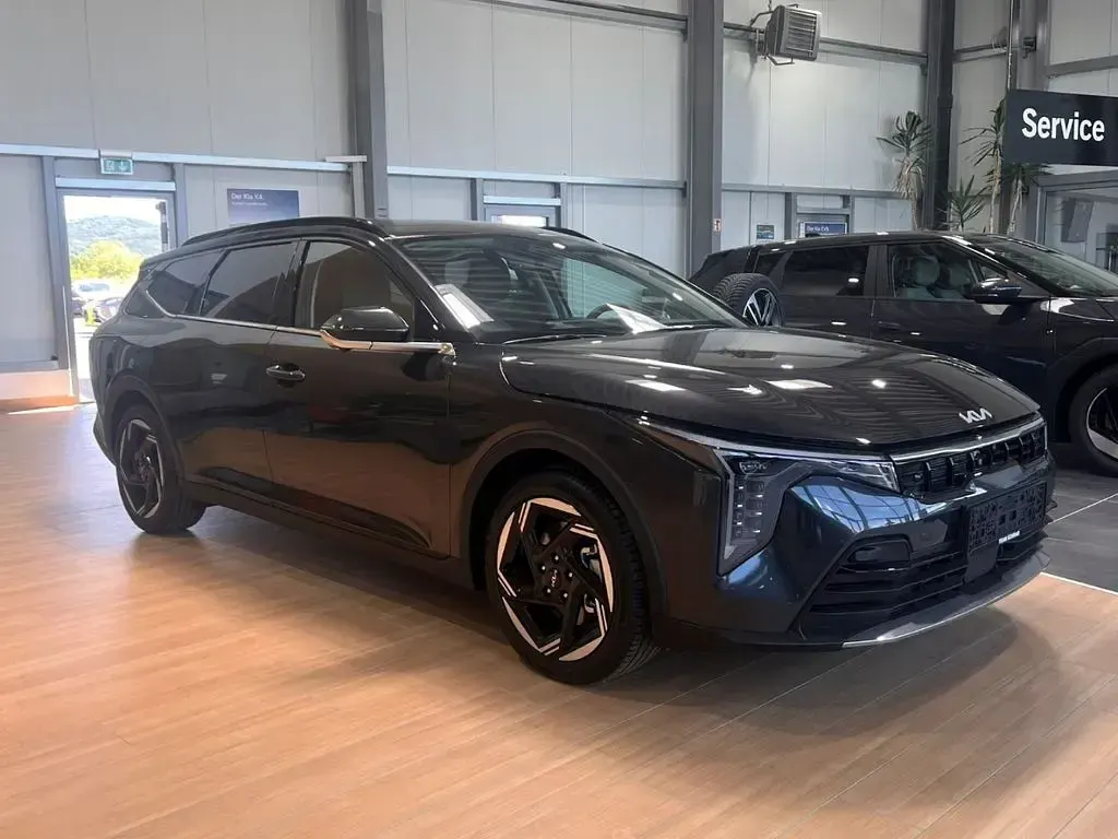Neu Kia K4 Spirit 150 PS (110 kW) 2026 Grau Kombi