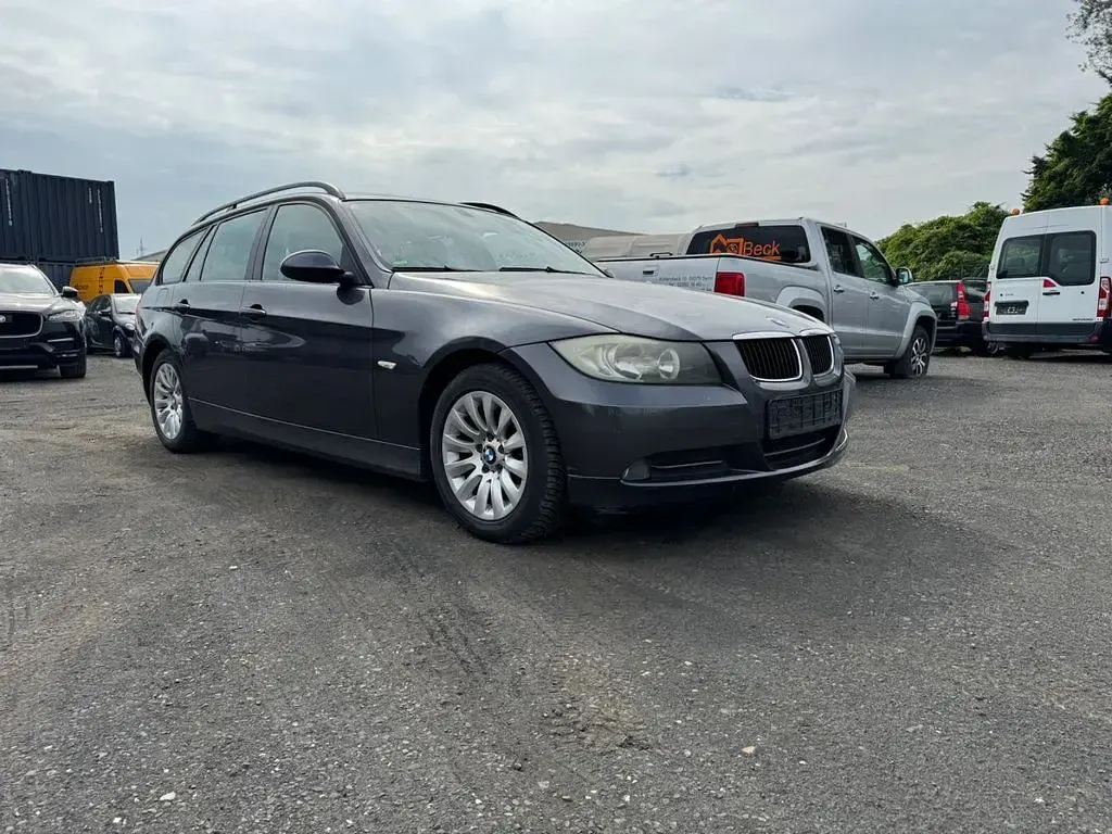Gebraucht BMW 318 143 PS (105 kW) 2008 Schwarz Kombi