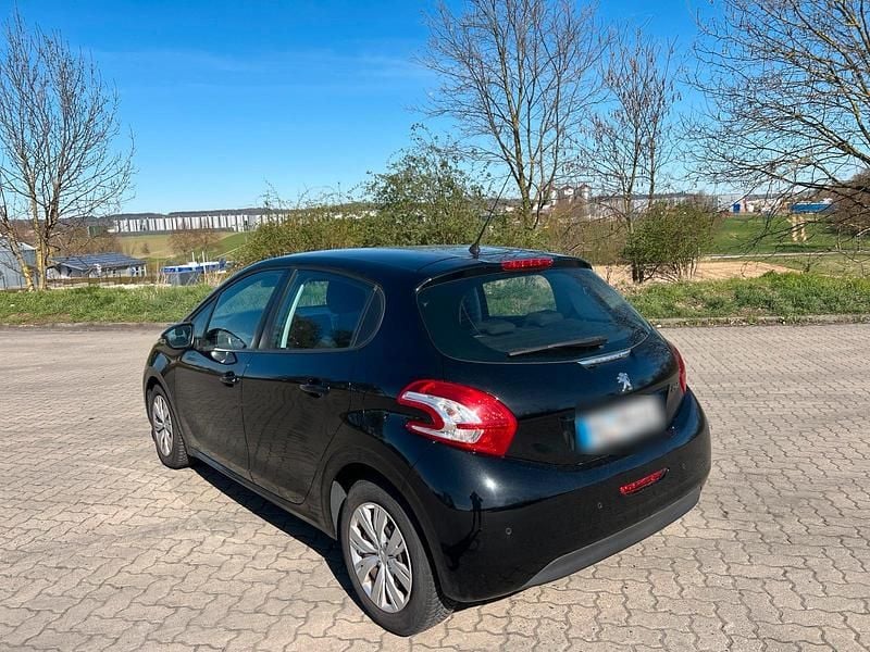 Gebraucht Peugeot 208 95 PS (69 kW) 2012 Schwarz Kleinwagen