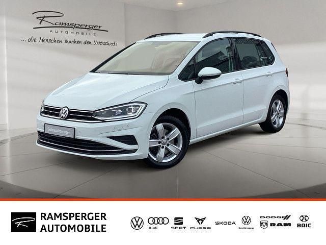 Weiß (pure white) Gebraucht 2018 VW Golf VII Comfortline | 17.990 € (Fairer Preis) - Bild 1/4