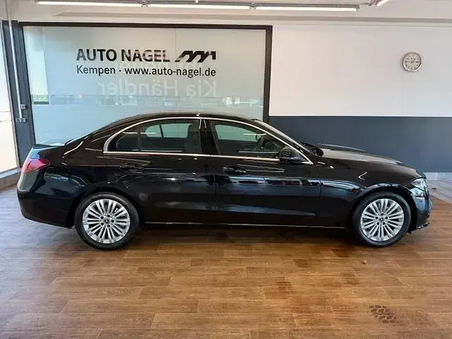 Gebraucht Mercedes C200 Avantgarde 204 PS (150 kW) 2024 Schwarz Limousine