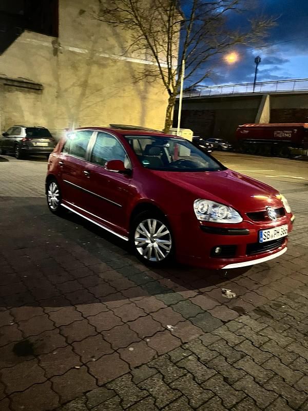 Rot Gebraucht 2005 VW Golf V Sport Limousine | 3.800 € - Bild 1/4