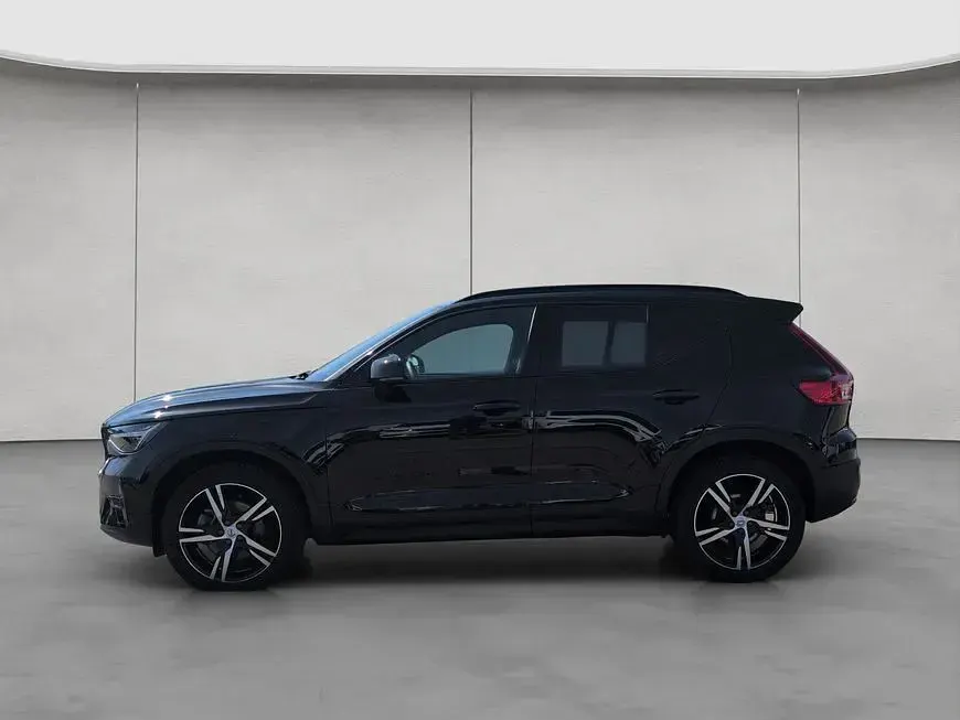 Gebraucht Volvo XC40 Plus 163 PS (119 kW) 2025 Onyx black / metallic SUV