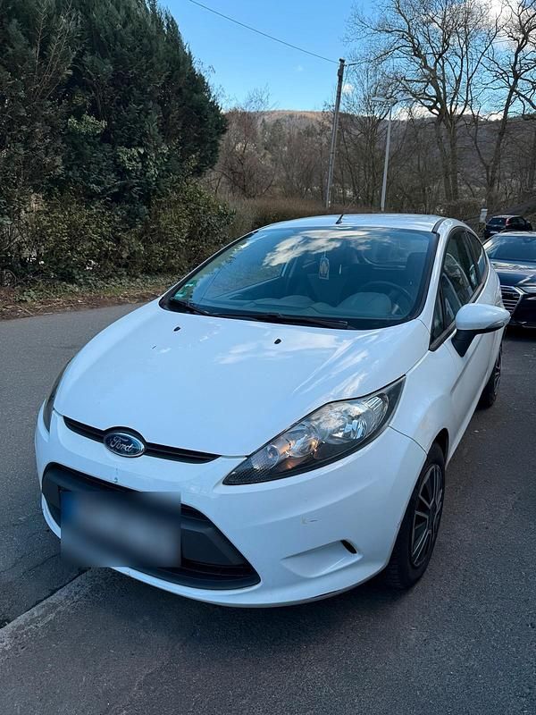 Gebraucht Ford Fiesta 60 PS (44 kW) 2010 Weiß Kleinwagen