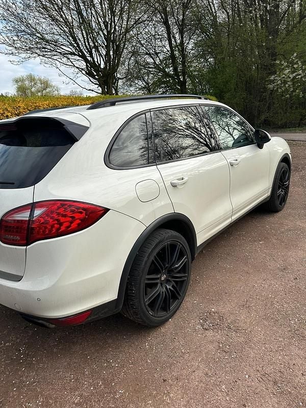 Second-hand Porsche Cayenne 245 CP (180 kW) 2011 Alb SUV